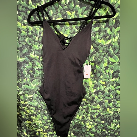 NWT Shade & Shore Women's 1pc Swimsuit tie back adjustable-medium - Picture 1 of 13